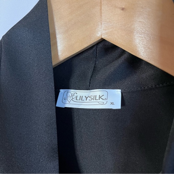 NWOT LilySilk Bow-tie Neck 100% Silk Charmeuse Black 22MM Mulberry Size XL - Picture 4 of 8